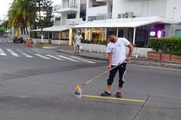 Iniciamos demarcación de zonas “No Parking” para mejorar la movilidad en sectores turísticos Iniciamos demarcación de zonas “No Parking” para mejorar la movilidad en sectores turísticos