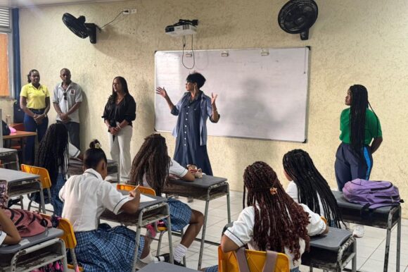 Estudiantes del Archipiélago fortalecen la cultura turística con el programa Colegio Amigos del Turismo Estudiantes del Archipiélago fortalecen la cultura turística con el programa Colegio Amigos del Turismo
