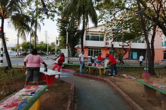Jornada de embellecimiento revitaliza el parque Francisco Newball en zona turística