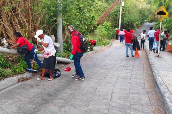 Realizamos jornada de limpieza y embellecimiento en Big Pond Lagoon Realizamos jornada de limpieza y embellecimiento en Big Pond Lagoon